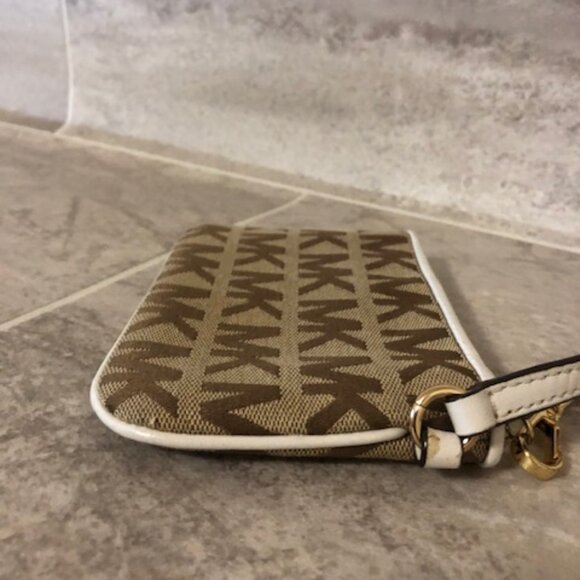 Michael Kors monogrammed wristlet EUC - Picture 9 of 14
